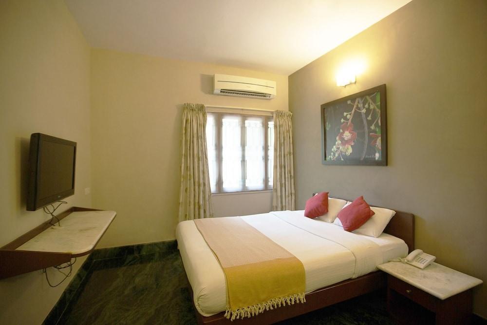 Hanu Reddy Residences Poes Garden Madrás Exterior foto