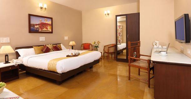 Hanu Reddy Residences Poes Garden Madrás Exterior foto