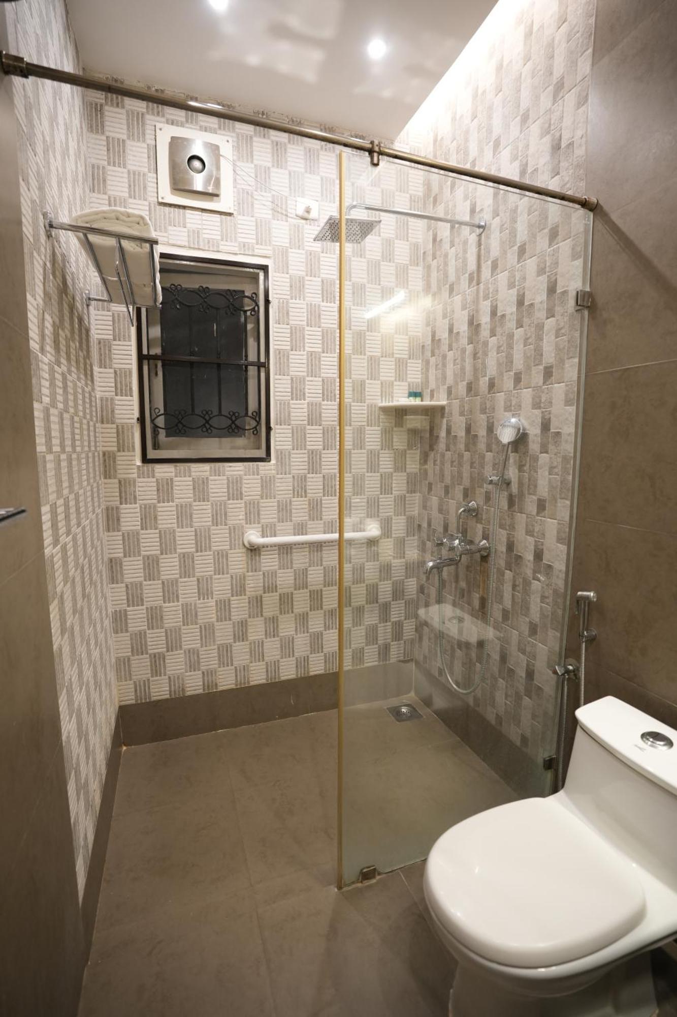 Hanu Reddy Residences Poes Garden Madrás Exterior foto