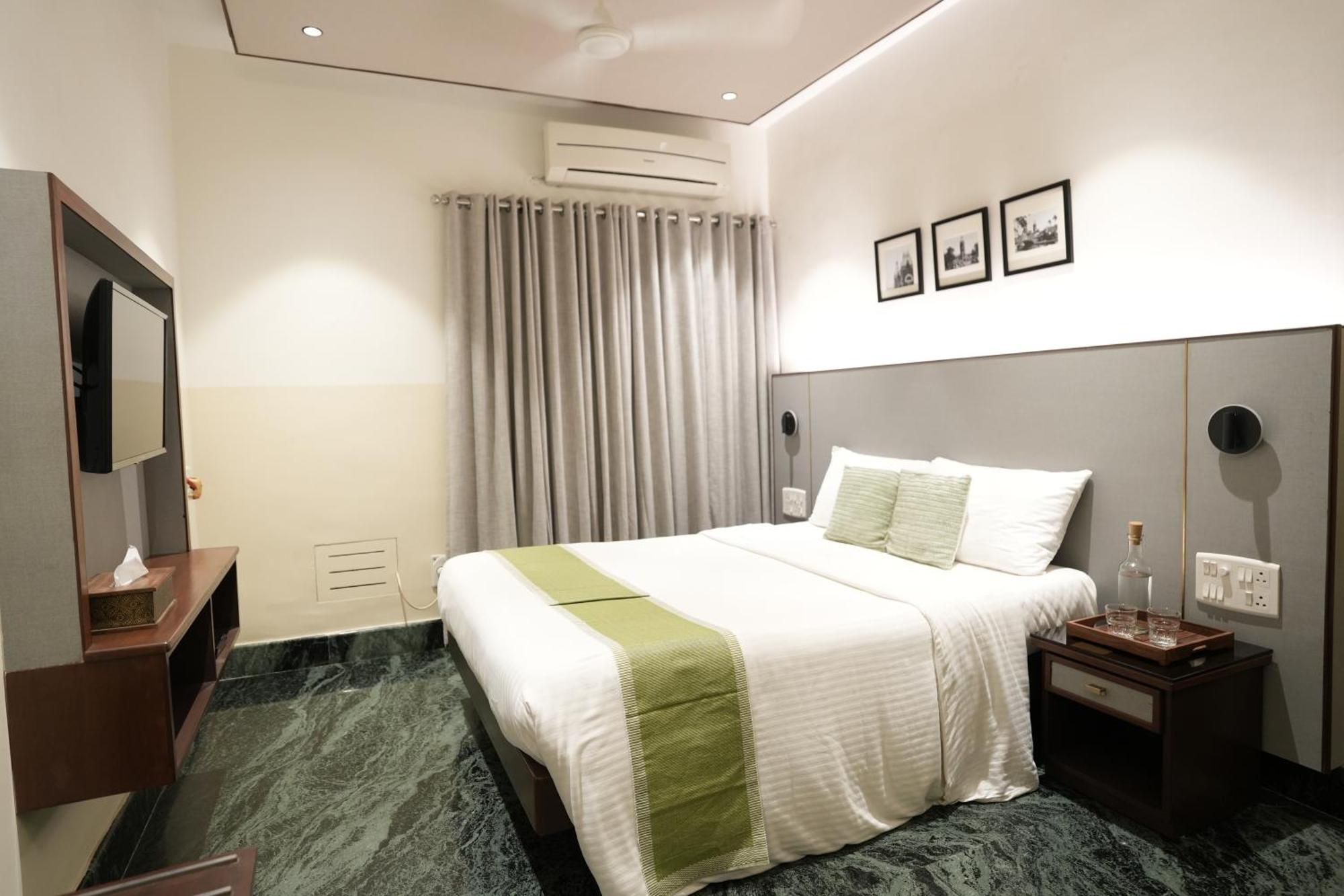 Hanu Reddy Residences Poes Garden Madrás Exterior foto