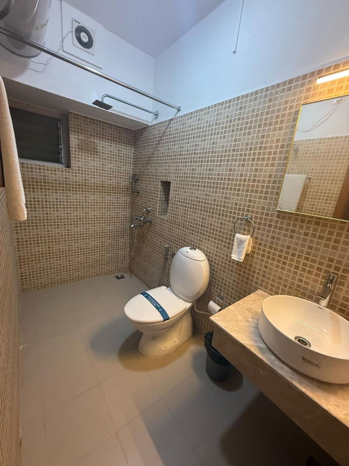 Hanu Reddy Residences Poes Garden Madrás Exterior foto