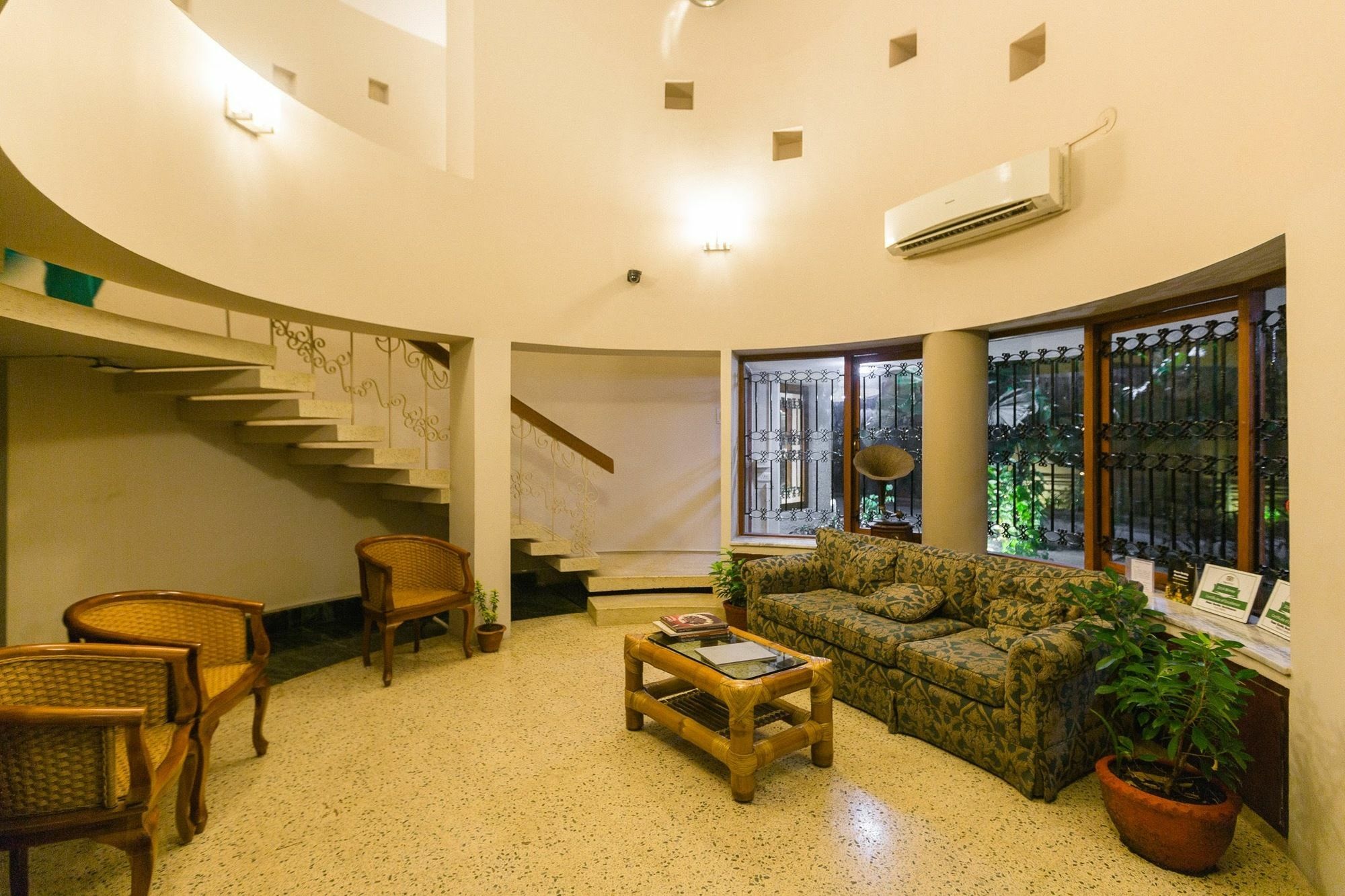 Hanu Reddy Residences Poes Garden Madrás Exterior foto